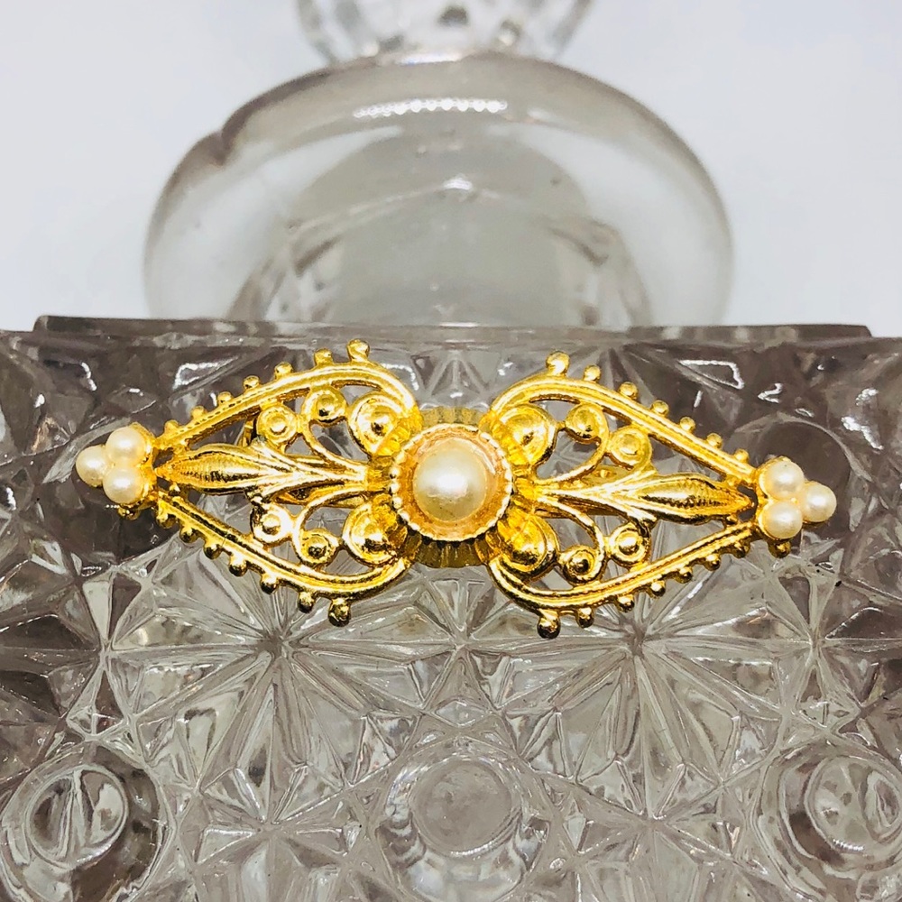 Vintage Filigree Gold Tone Brooch w/ Faux Pearls
